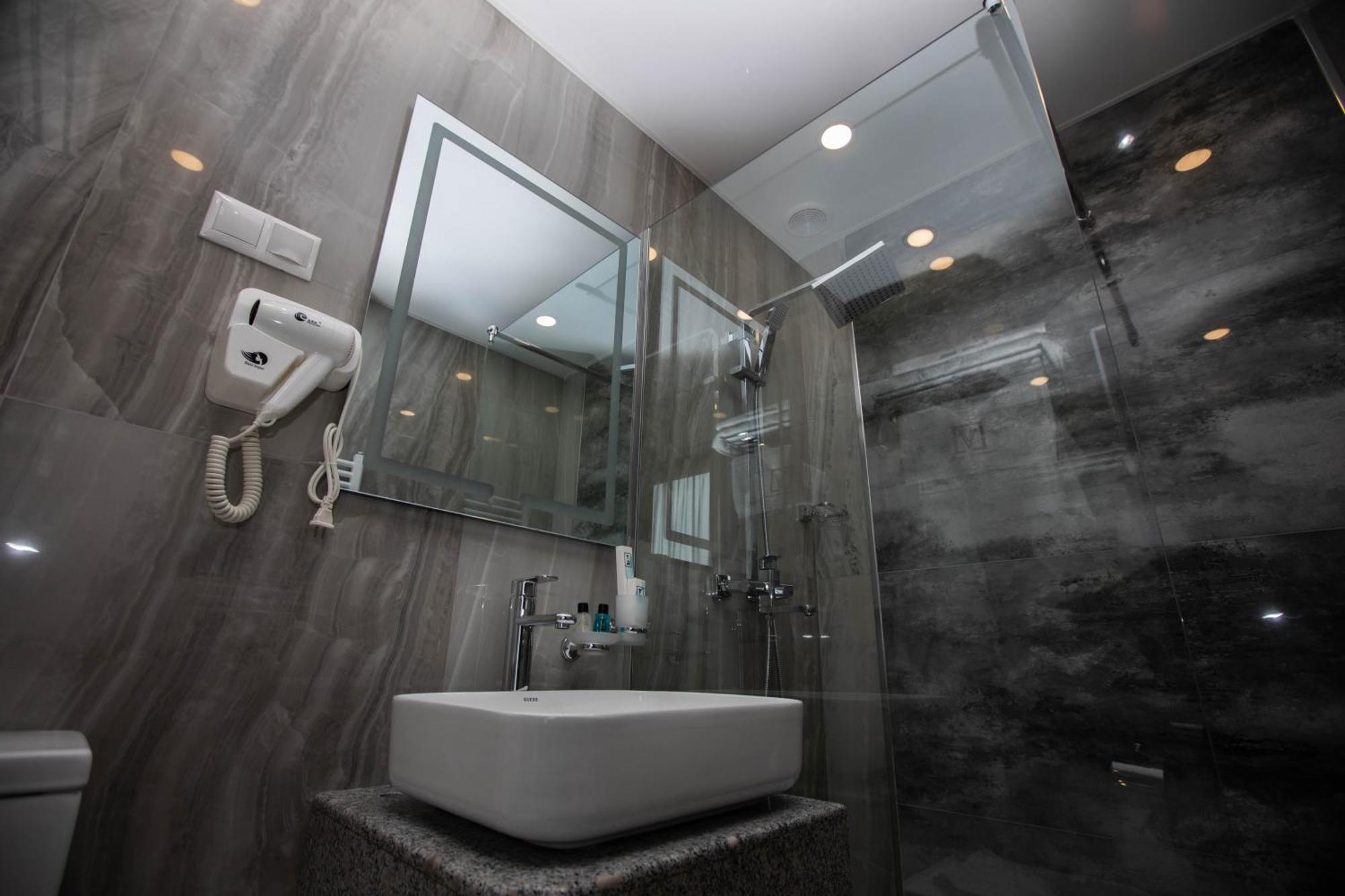 Vg Hotel Yerevan Exterior photo